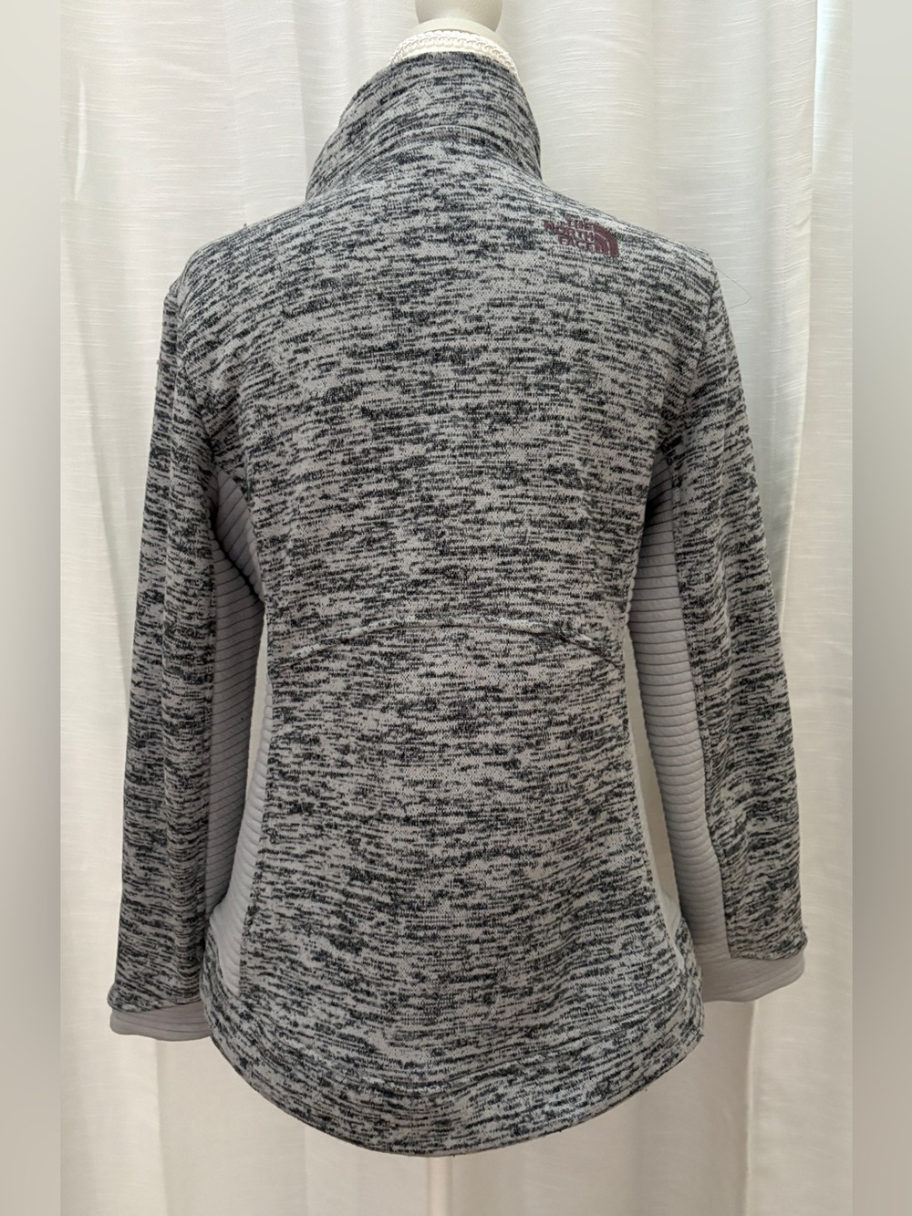 The North Face Heathered Grey Full-Zip Fleece Jacket - Picture 4 of 9